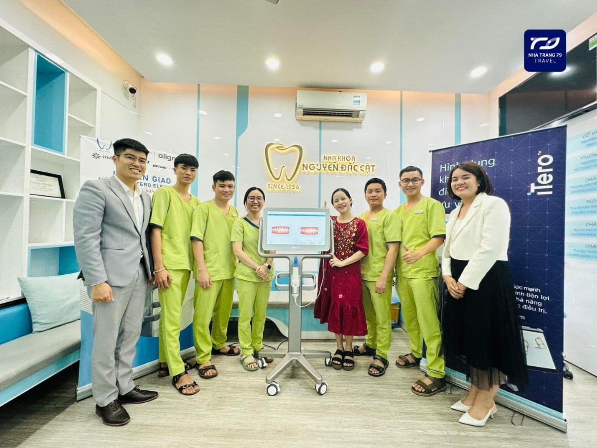 trồng răng implant nha trang