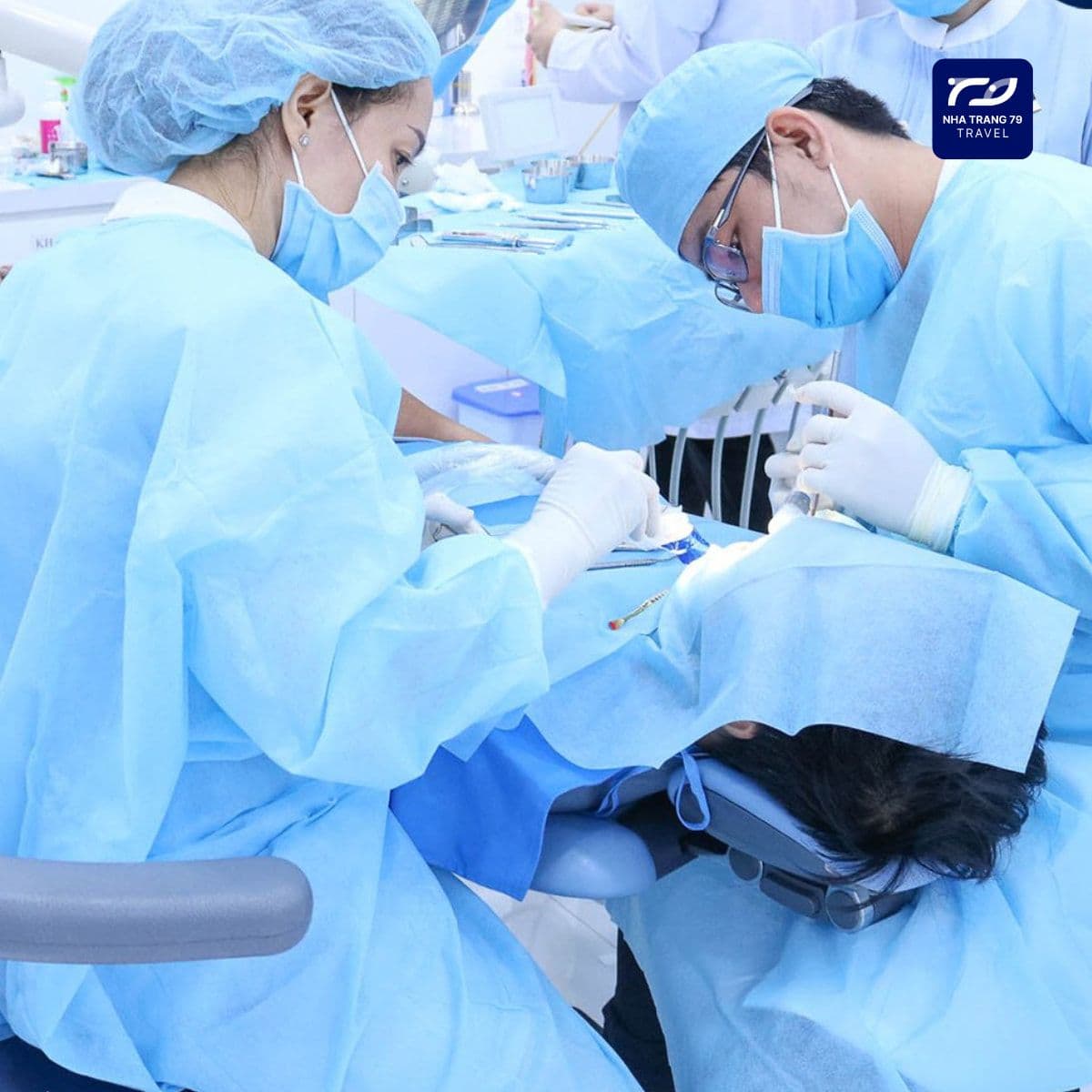 trồng răng implant nha trang