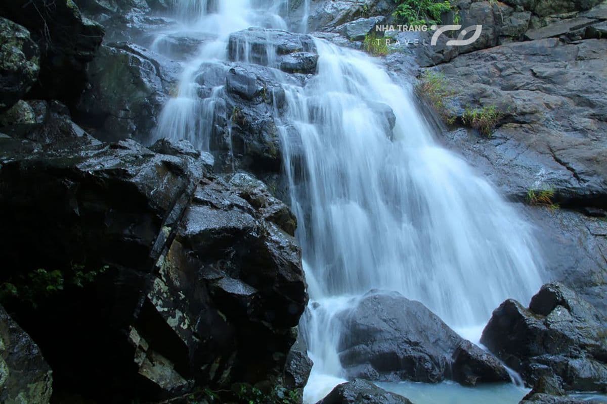 chua-suoi-do-nha-trang