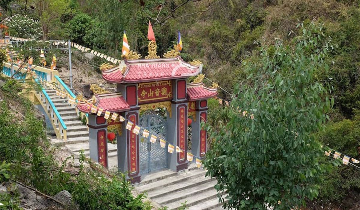chua-suoi-do-nha-trang