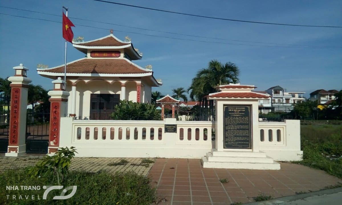 den-tho-tran-quy-cap-dien-khanh
