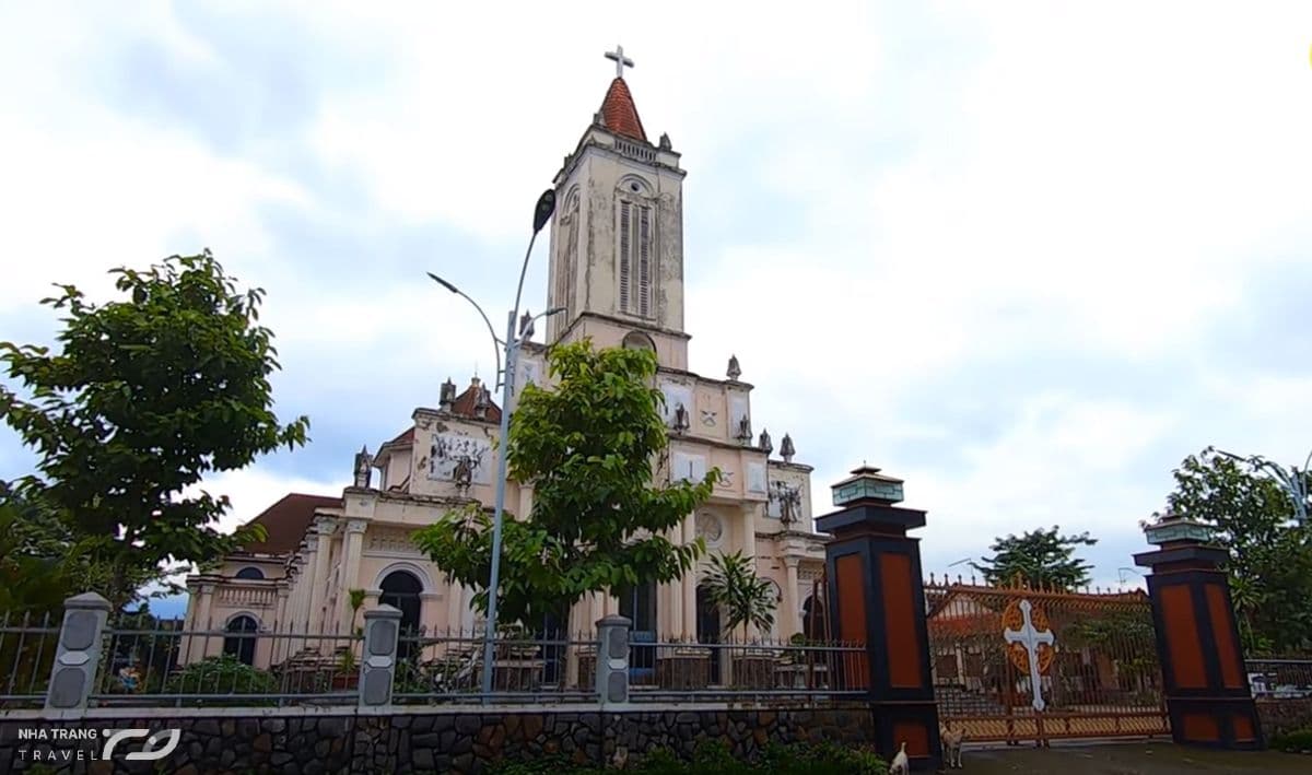 nha-tho-cay-vong-khanh-hoa