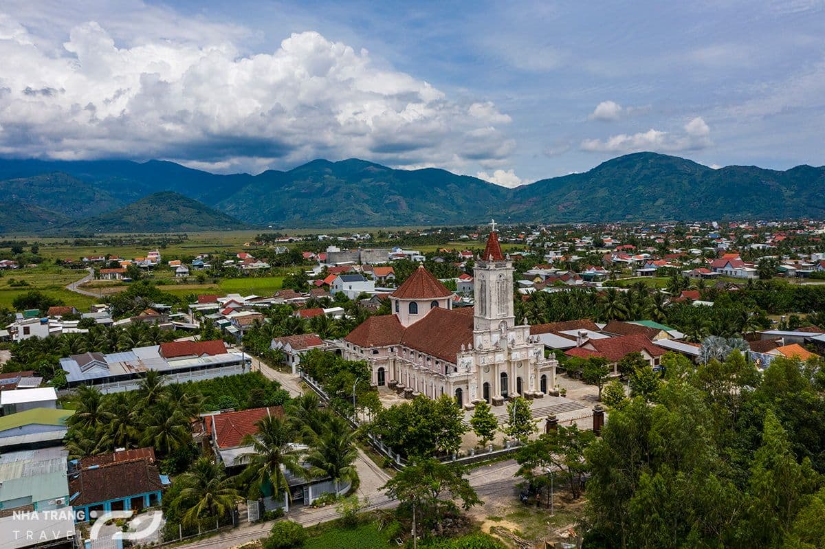 nha-tho-cay-vong-khanh-hoa