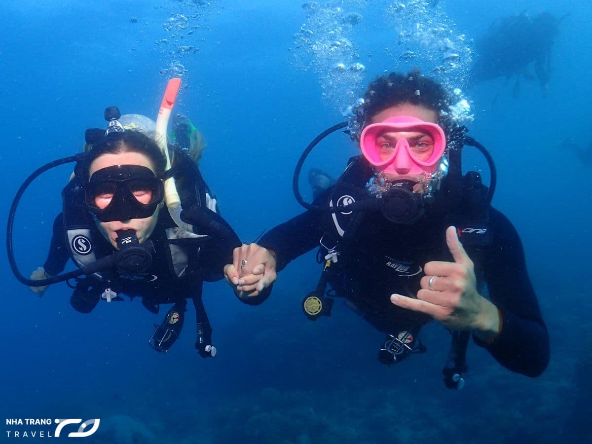 phan-biet-giua-lan-snorkeling-va-scuba-diving-nha-trang