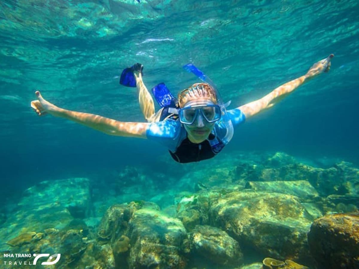 phan-biet-giua-lan-snorkeling-va-scuba-diving-nha-trang