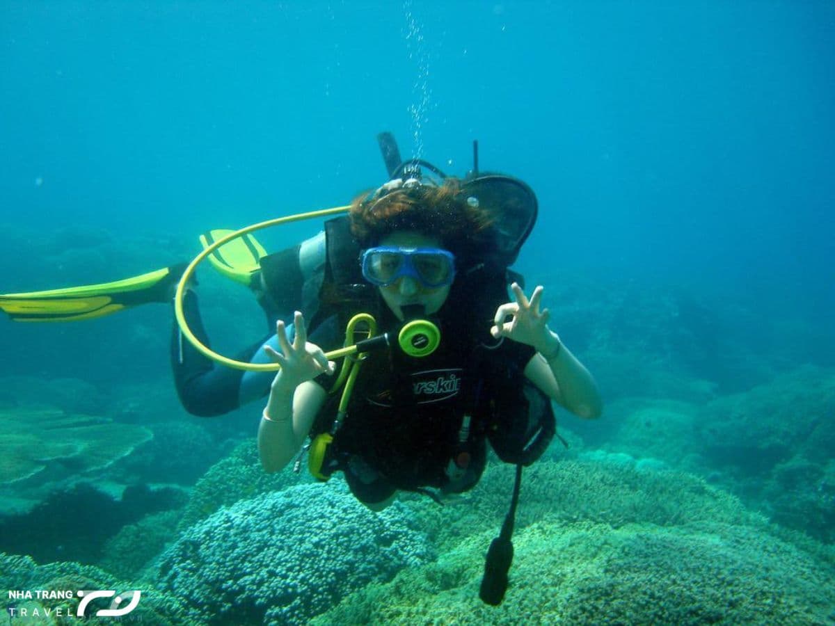 phan-biet-giua-lan-snorkeling-va-scuba-diving-nha-trang