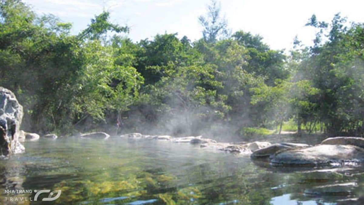 suoi-nuoc-nong-truong-xuan-nha-trang