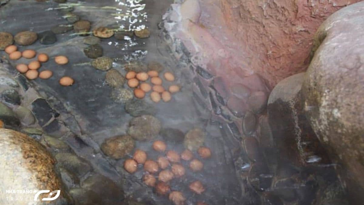 suoi-nuoc-nong-truong-xuan-nha-trang