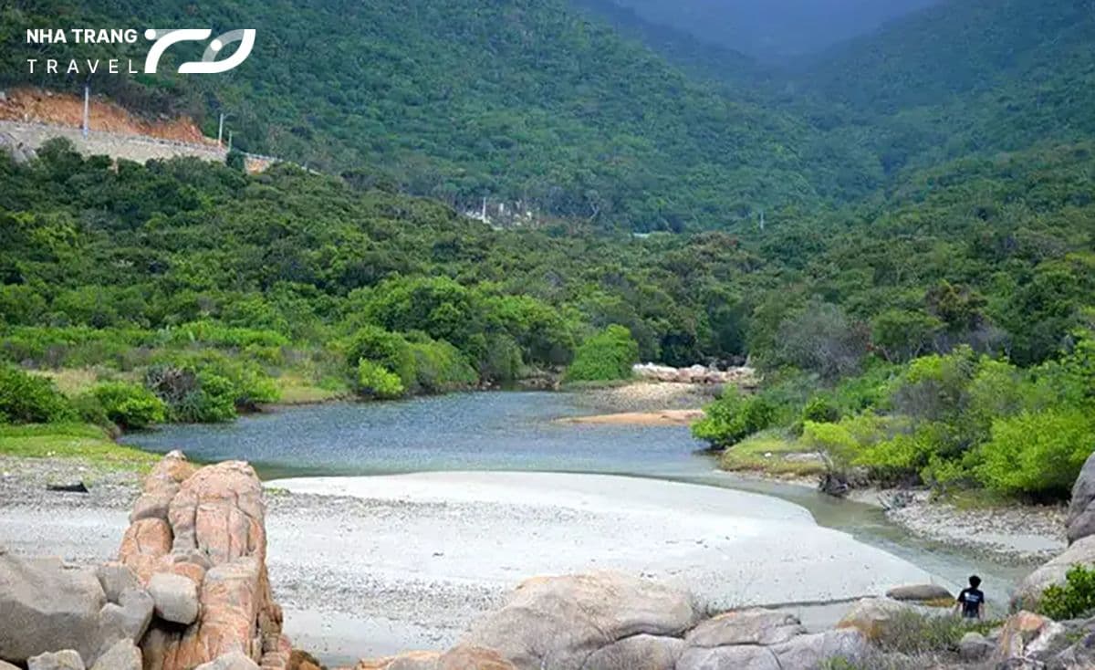 thue-tau-cano-di-binh-hung-nha-trang