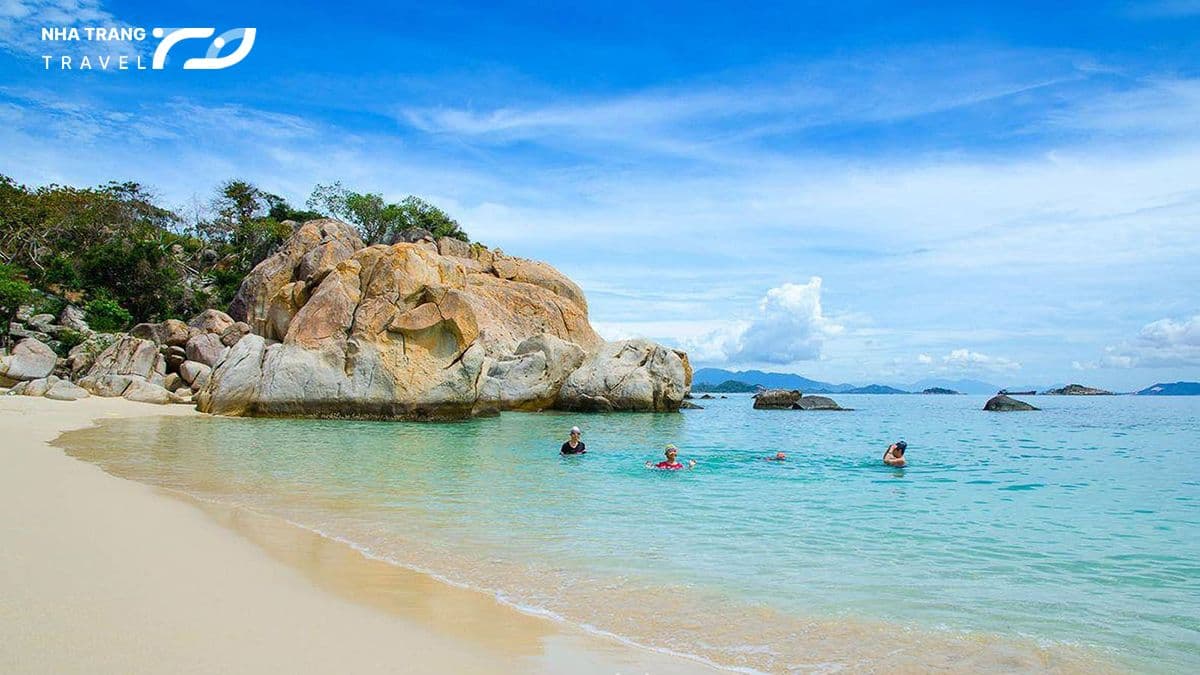 thue-tau-cano-di-binh-hung-nha-trang